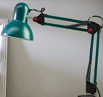 Светильник настольный на на струбцине Е27 40Вт Зеленый картинка 